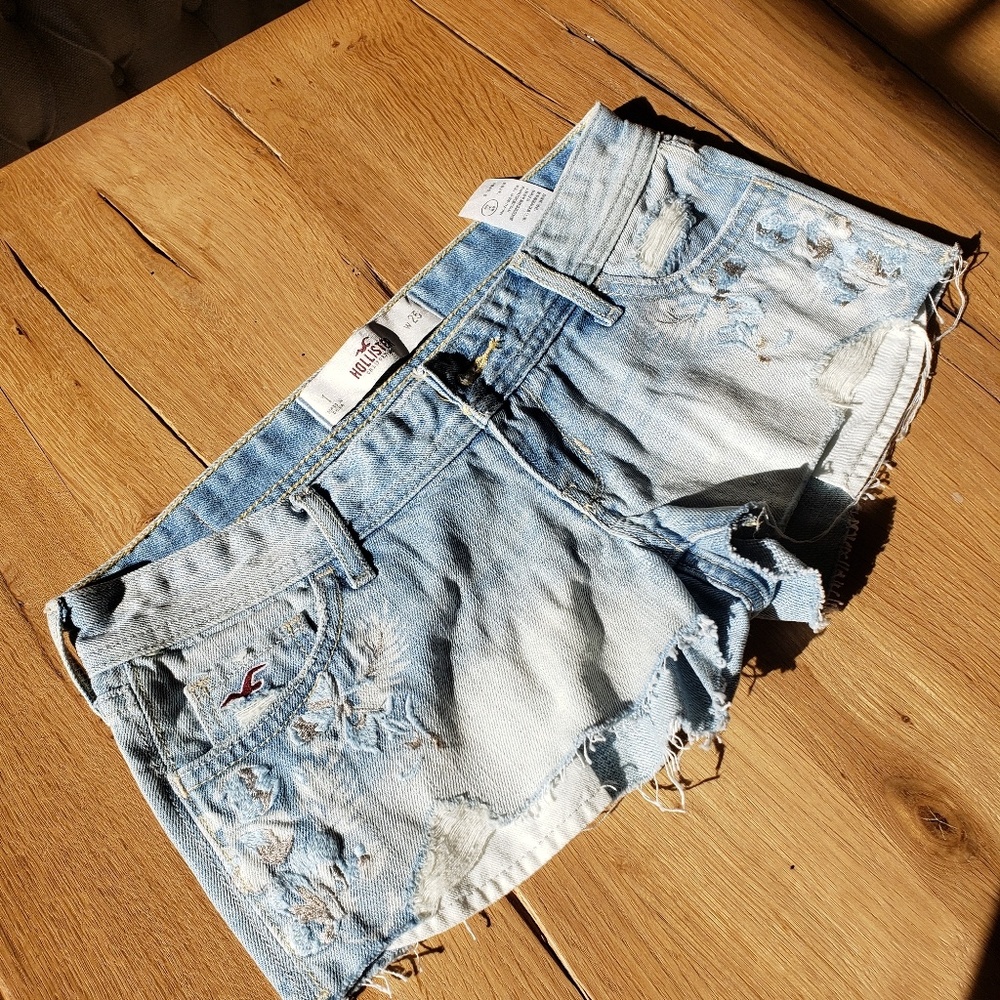 Brand New Hollister short size 1